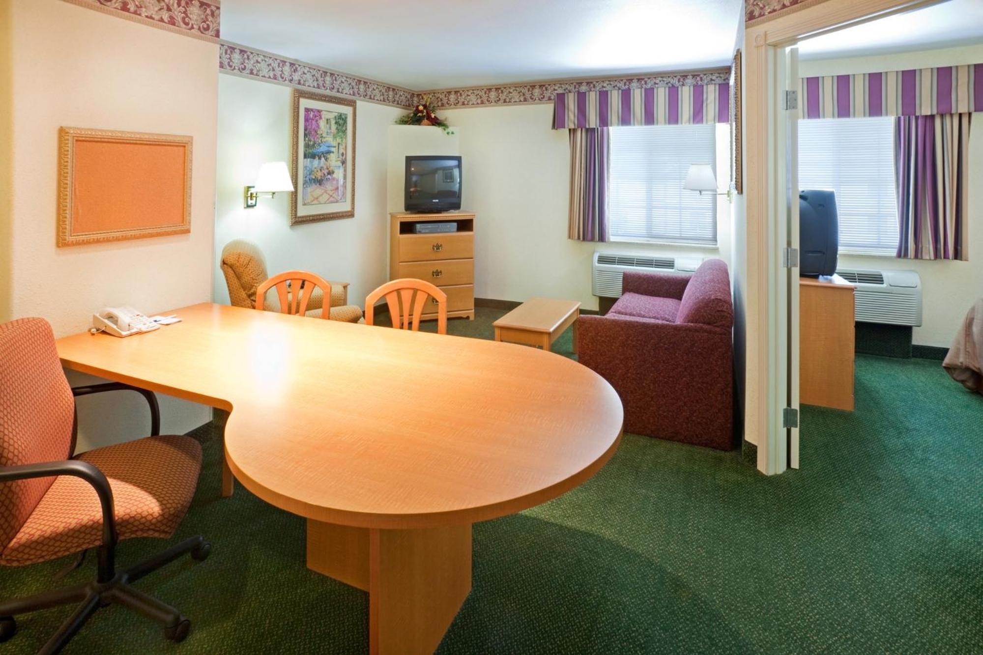 Candlewood Suites Tyler By Ihg Bagian luar foto